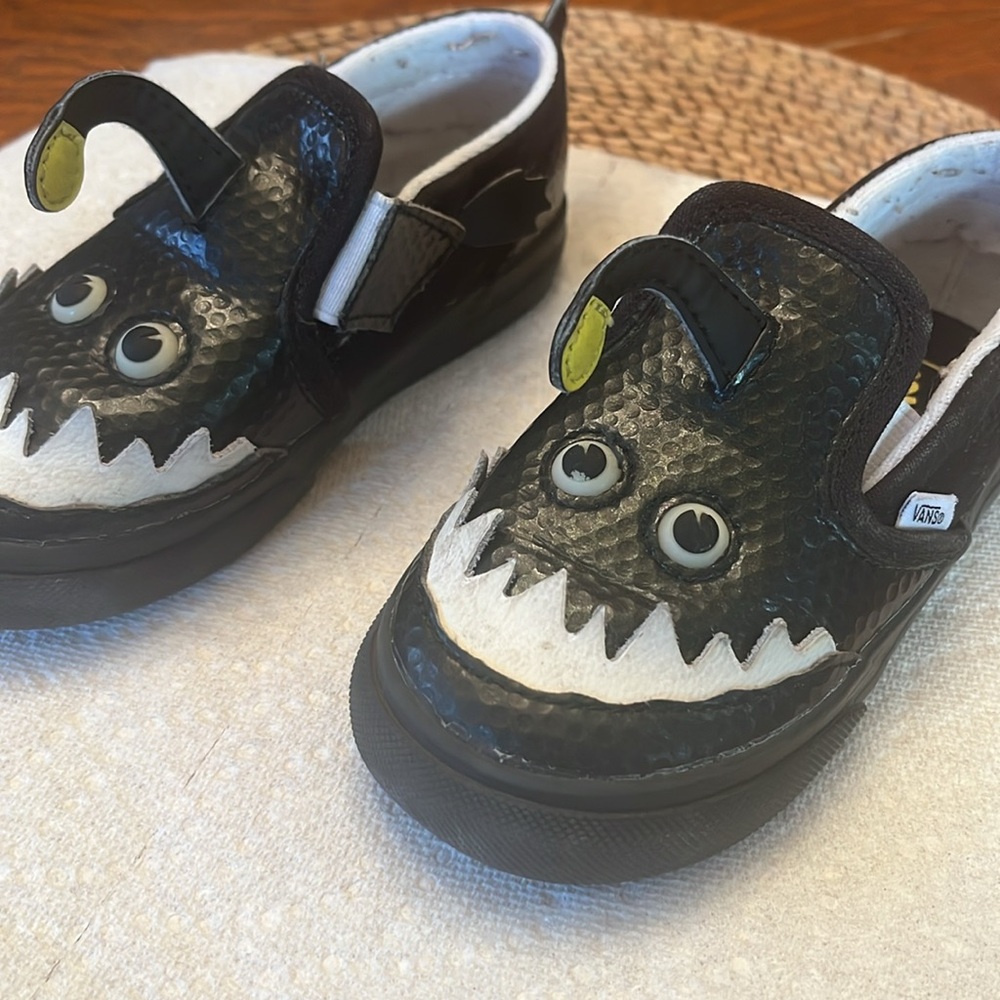 Vans T Slip-On V Angler Fish Size 9 toddler preloved good condition black/ white - Picture 2 of 8